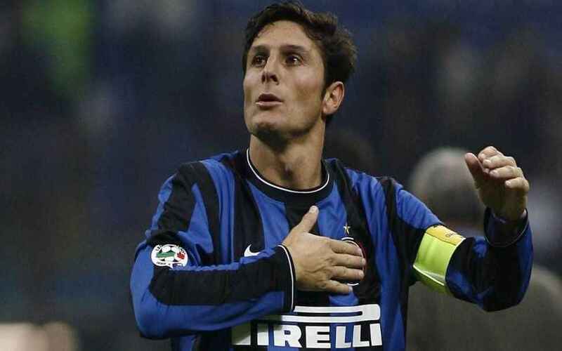 Javier-Zanetti-la-bieu-tuong-cua-su-toan-dien-o-vi-tri-hau-ve-canh-phai