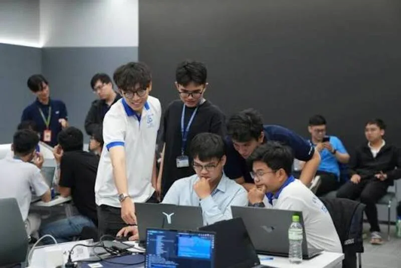 Sinh viên công nghệ thông tin có thể theo đuổi nhiều vị trí từ lập trình đến DevOps, điện toán đám mây, trí tuệ nhân tạo và khoa học dữ liệu